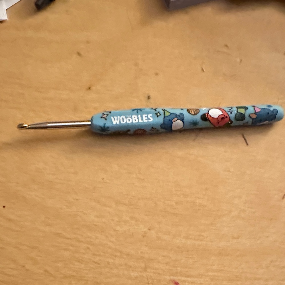 Woobles 4mm limited edition Crochet Hook with Blue birthday from 2024